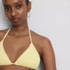 Top de bikini triunghiular cu textură șifonată Top de bikini triunghiular cu textură șifonată