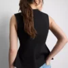 Top fără mâneci cu decolteu în V și volane
