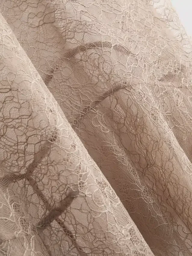 Top lung din dantelă transparentă Top lung din dantelă transparentă