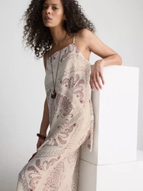 Top lung tip cami din satin șifonat de la Paula Echevarría Top lung tip cami din satin șifonat de la Paula Echevarría