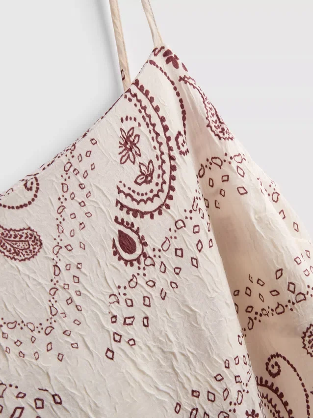 Top lung tip cami din satin șifonat de la Paula Echevarría Top lung tip cami din satin șifonat de la Paula Echevarría