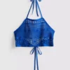 Top scurt croșetat cu gât halter Top scurt croșetat cu gât halter
