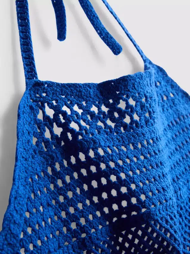 Top scurt croșetat cu gât halter Top scurt croșetat cu gât halter