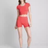 Top scurt cu guler rotund, extrem de moale Top scurt cu guler rotund, extrem de moale