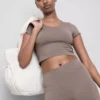 Top scurt cu guler rotund, extrem de moale Top scurt cu guler rotund, extrem de moale