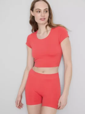 Top scurt cu guler rotund, extrem de moale