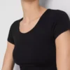Top scurt cu guler rotund, extrem de moale Top scurt cu guler rotund, extrem de moale