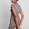 Top scurt cu guler rotund, extrem de moale Top scurt cu guler rotund, extrem de moale
