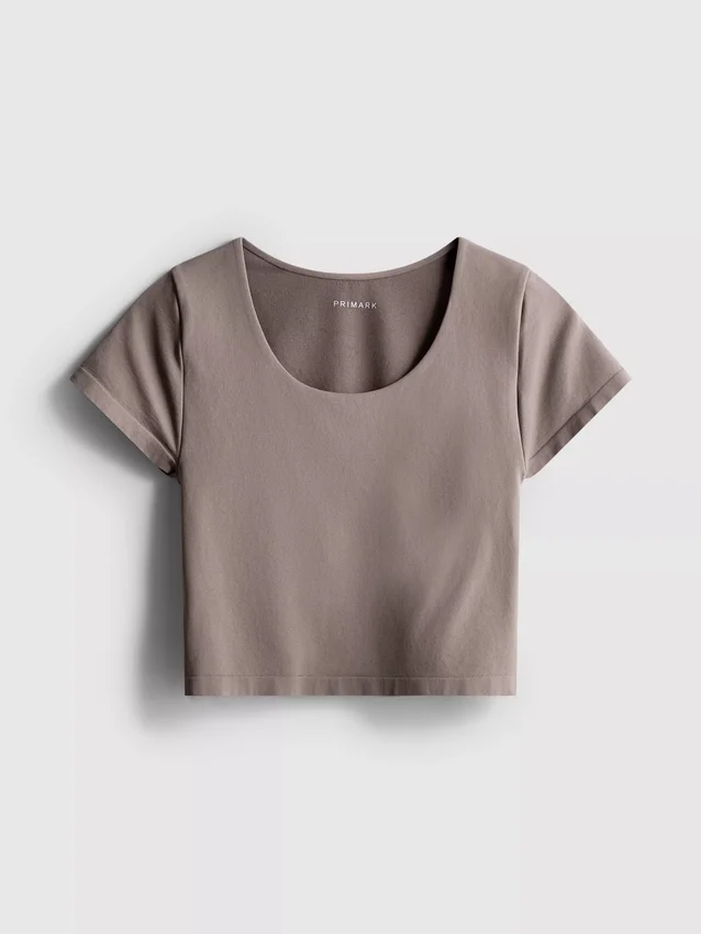 Top scurt cu guler rotund, extrem de moale Top scurt cu guler rotund, extrem de moale