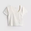 Top scurt cu guler rotund, extrem de moale Top scurt cu guler rotund, extrem de moale