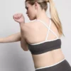 Top scurt sport cu spate încrucișat și bordură contrastantă Top scurt sport cu spate încrucișat și bordură contrastantă