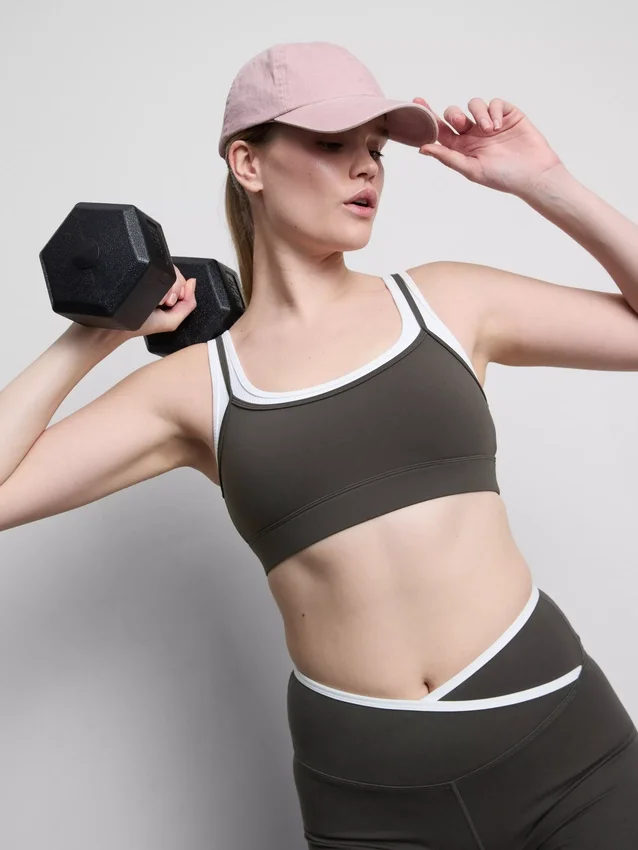 Top sport scurt, cu două straturi Top sport scurt, cu două straturi