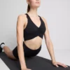 Top sport scurt, cu volane, extrem de moale Top sport scurt, cu volane, extrem de moale
