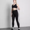 Top sport scurt, fără cusături, cu spate încrucișat