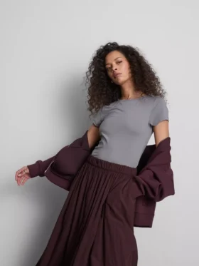 Tricou cu guler rotund, ca o a doua piele
