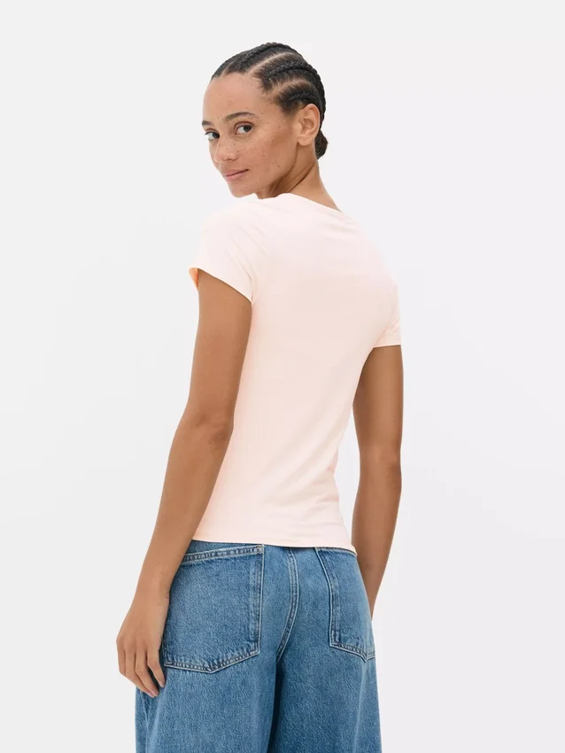 Tricou cu guler rotund, ca o a doua piele Tricou cu guler rotund, ca o a doua piele