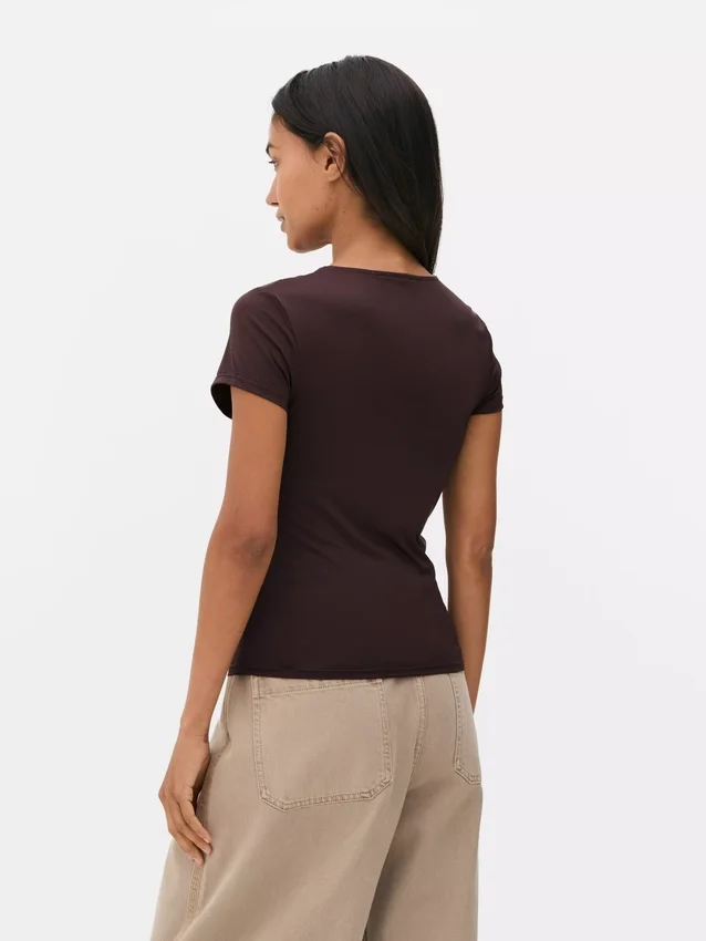 Tricou cu guler rotund, ca o a doua piele Tricou cu guler rotund, ca o a doua piele