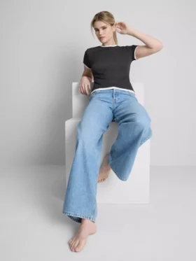 Tricou cu guler rotund, cu două straturi