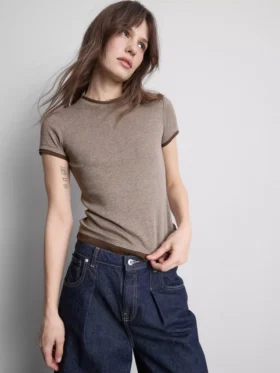 Tricou cu guler rotund, cu două straturi
