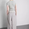 Tricou cu guler rotund, cu două straturi