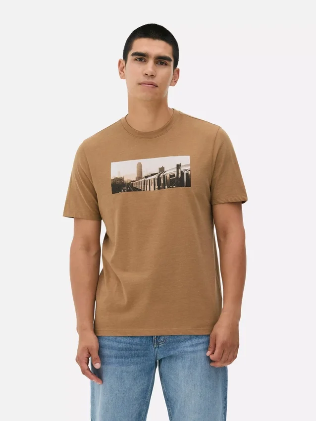 Tricou cu mânecă scurtă și imprimeu foto Tricou cu mânecă scurtă și imprimeu foto