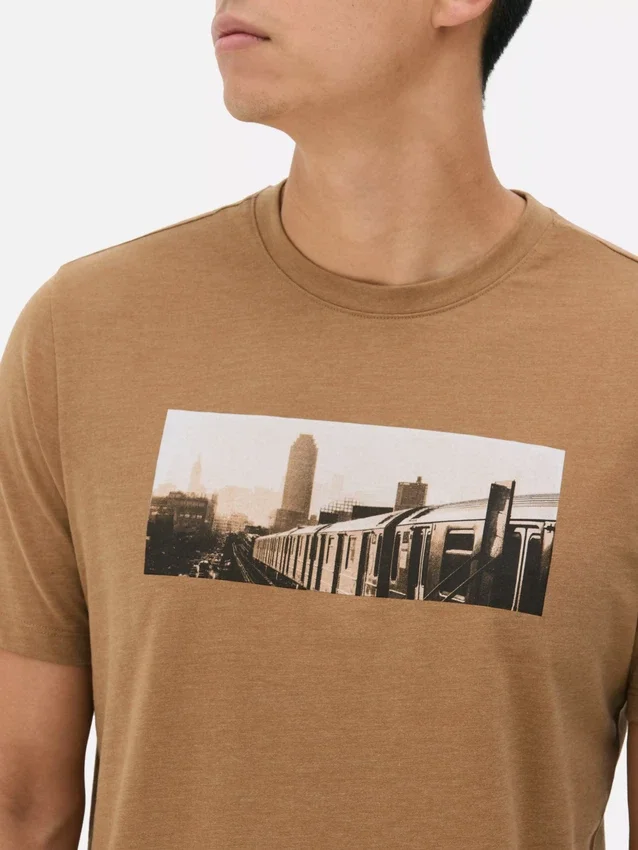 Tricou cu mânecă scurtă și imprimeu foto Tricou cu mânecă scurtă și imprimeu foto