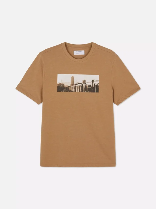 Tricou cu mânecă scurtă și imprimeu foto Tricou cu mânecă scurtă și imprimeu foto