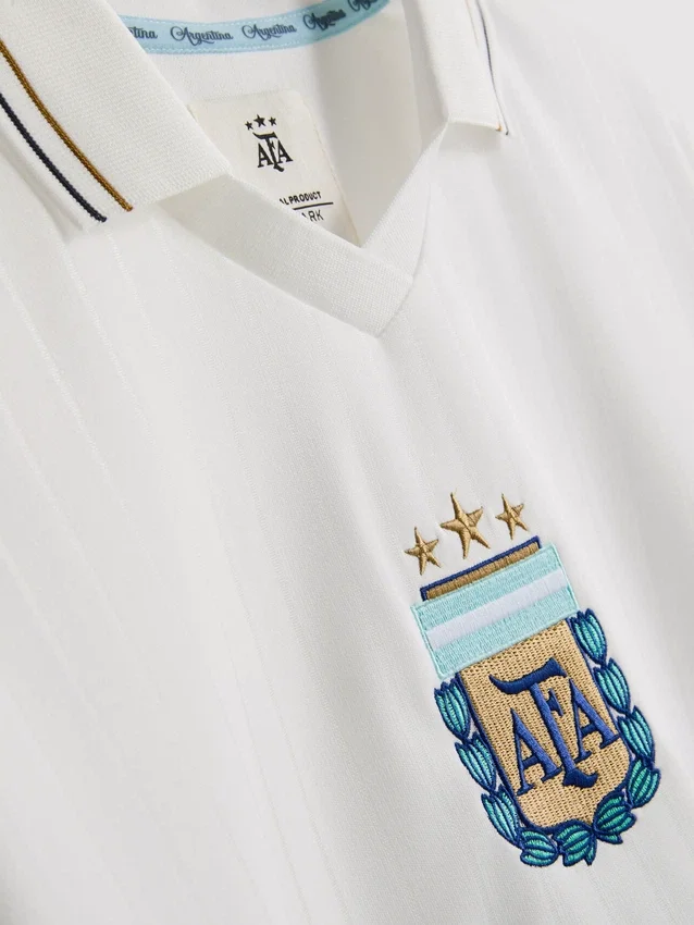 Tricou de fotbal argentinian cu guler Tricou de fotbal argentinian cu guler