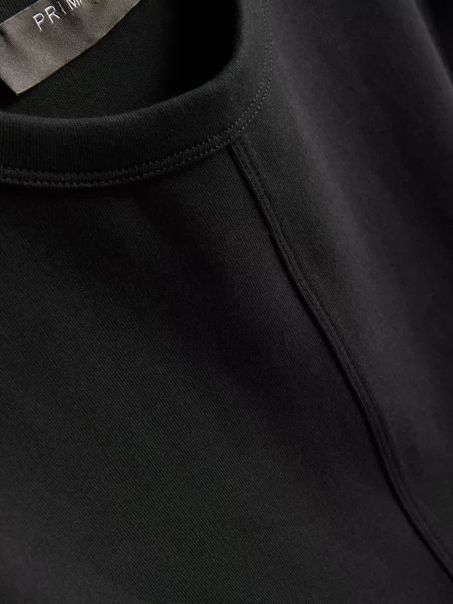 Tricou drept, cu detalii la cusături, cu conținut ridicat de bumbac Tricou drept, cu detalii la cusături, cu conținut ridicat de bumbac