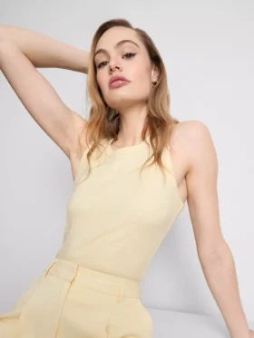Tricou fără mâneci cu spate în formă de „racerback”, cu nervuri, cu conținut ridicat de bumbac