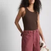 Tricou fără mâneci cu spate în formă de „racerback”, cu nervuri, cu conținut ridicat de bumbac