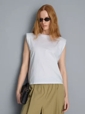 Tricou fără mâneci, cu umeri căptușiți
