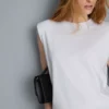 Tricou fără mâneci, cu umeri căptușiți Tricou fără mâneci, cu umeri căptușiți