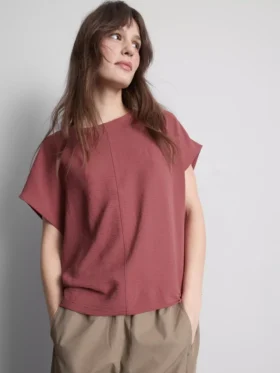 Tricou lejer cu guler rotund și aerisire