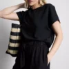 Tricou lejer cu guler rotund și aerisire Tricou lejer cu guler rotund și aerisire