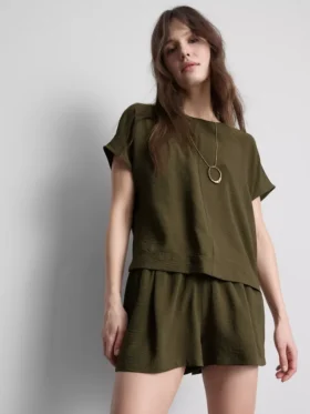 Tricou lejer cu guler rotund și aerisire