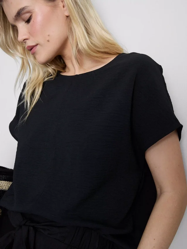 Tricou lejer cu guler rotund și aerisire Tricou lejer cu guler rotund și aerisire