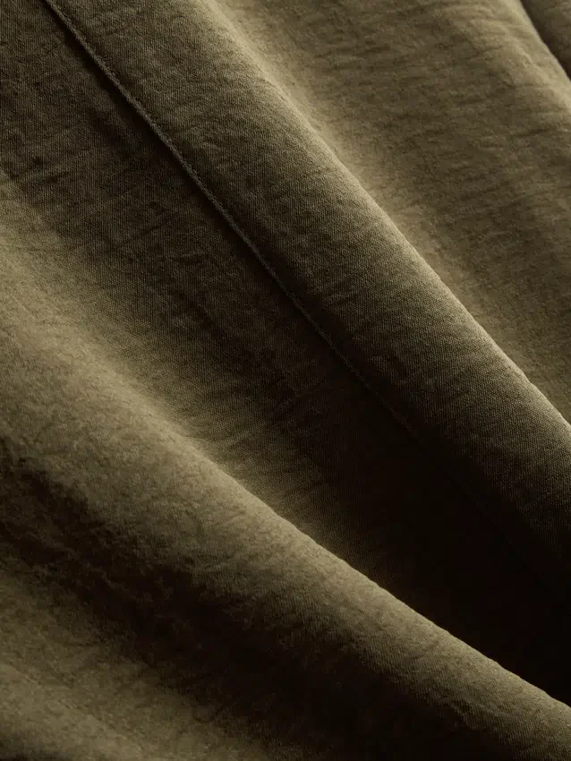 Tricou lejer cu guler rotund și aerisire Tricou lejer cu guler rotund și aerisire