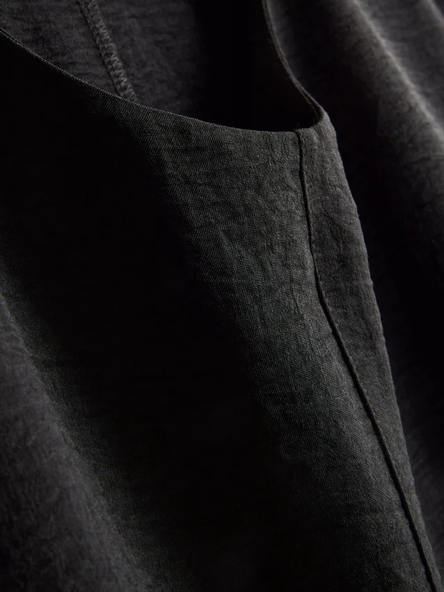 Tricou lejer cu guler rotund și aerisire Tricou lejer cu guler rotund și aerisire