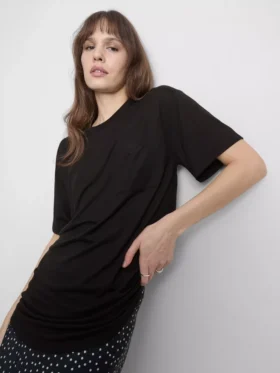 Tricou lung cu buzunar aplicat Tricou lung cu buzunar aplicat