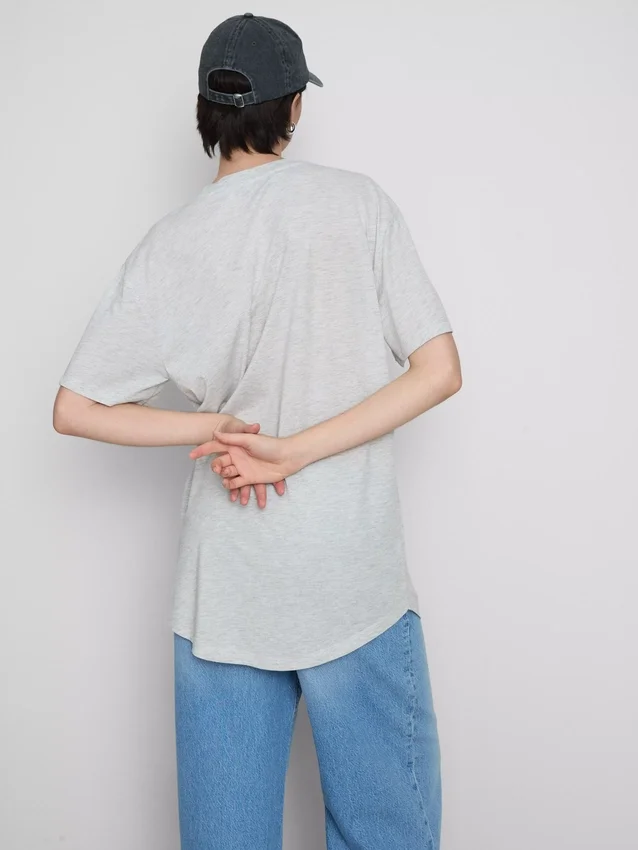Tricou lung cu buzunar aplicat Tricou lung cu buzunar aplicat