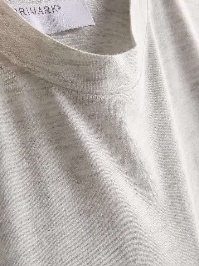 Tricou lung cu buzunar aplicat Tricou lung cu buzunar aplicat