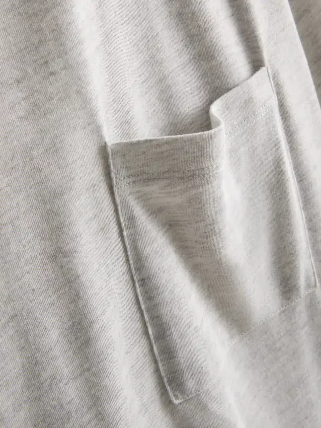 Tricou lung cu buzunar aplicat Tricou lung cu buzunar aplicat