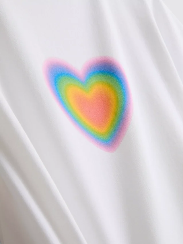 Tricou pentru bebeluși cu inimă „Pride”, cu conținut ridicat de bumbac Tricou pentru bebeluși cu inimă „Pride”, cu conținut ridicat de bumbac