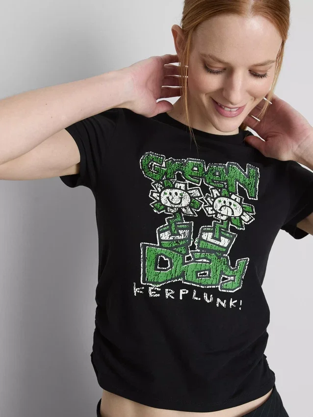 Tricou pentru bebeluși din bumbac, de culoare verde, cu volane Tricou pentru bebeluși din bumbac, de culoare verde, cu volane