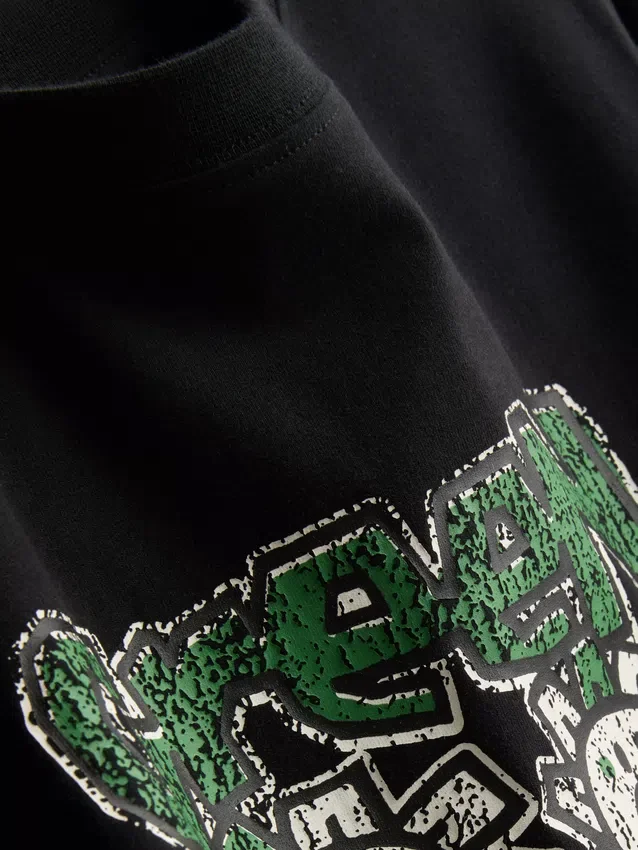 Tricou pentru bebeluși din bumbac, de culoare verde, cu volane Tricou pentru bebeluși din bumbac, de culoare verde, cu volane