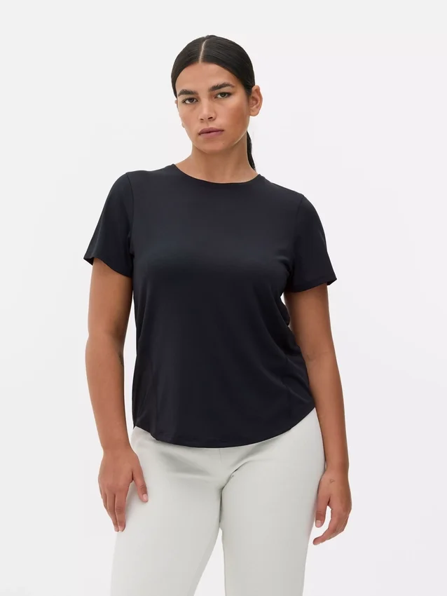 Tricou performant cu tiv curbat Tricou performant cu tiv curbat
