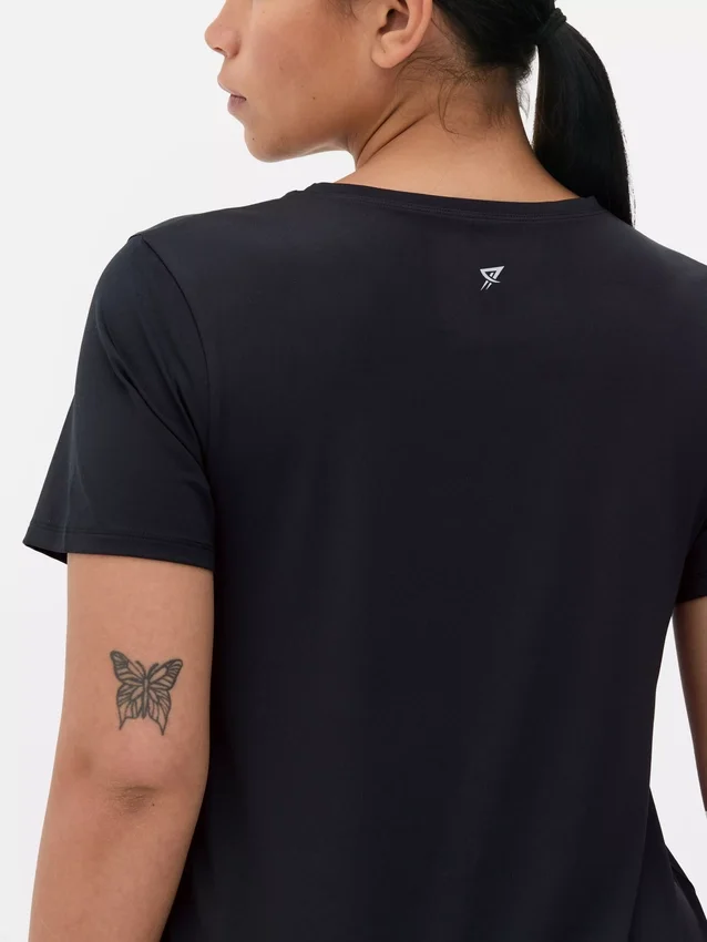Tricou performant cu tiv curbat Tricou performant cu tiv curbat