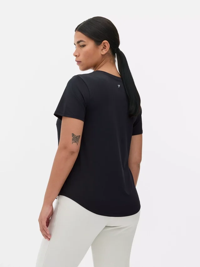 Tricou performant cu tiv curbat Tricou performant cu tiv curbat