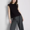 Tricou scurt, fără mâneci, cu umeri căptușiți Tricou scurt, fără mâneci, cu umeri căptușiți